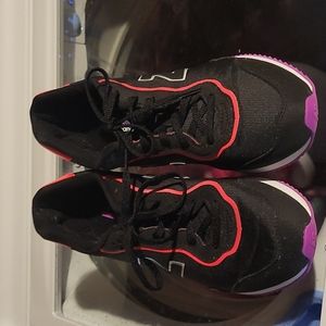 Women's new balance sneakers